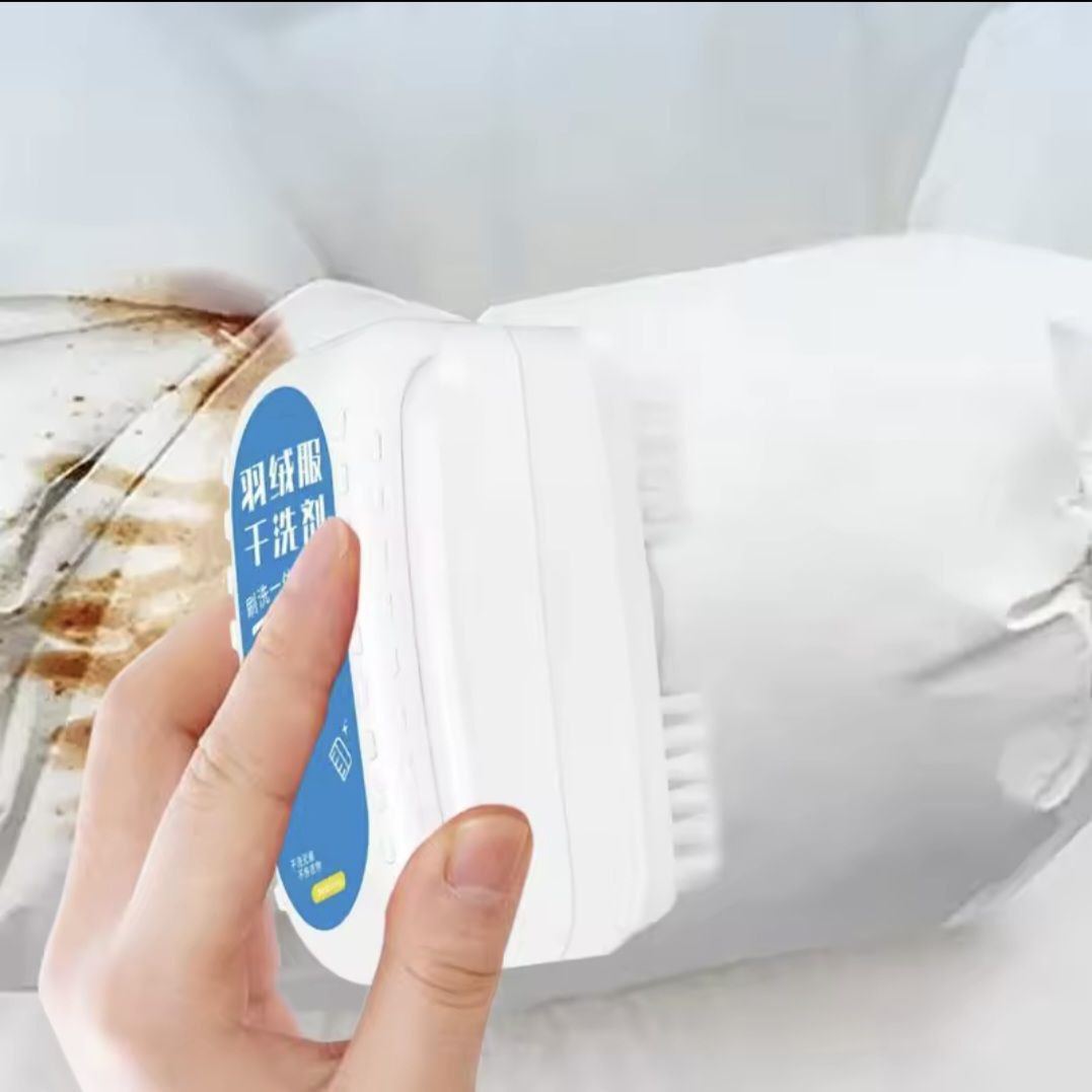HAPPY HOME White Shooz Cleaning Brush with Cleaning Liquid