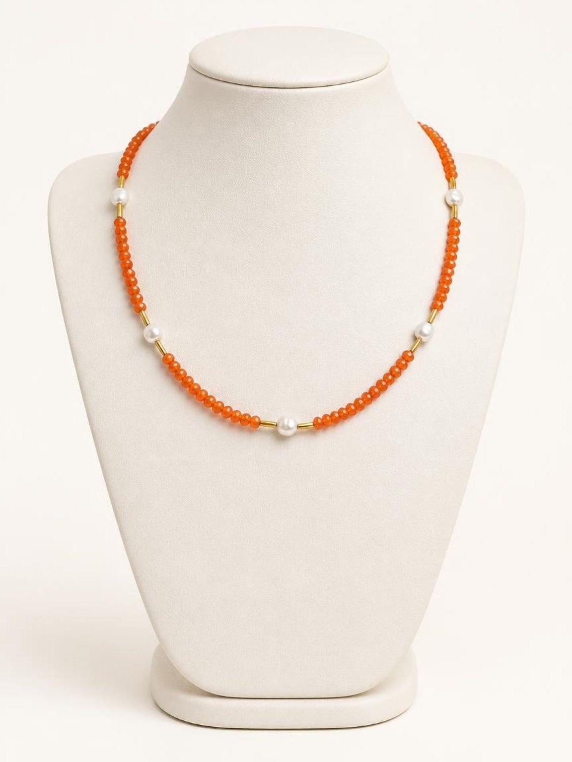 Orange with pearls - Necklace