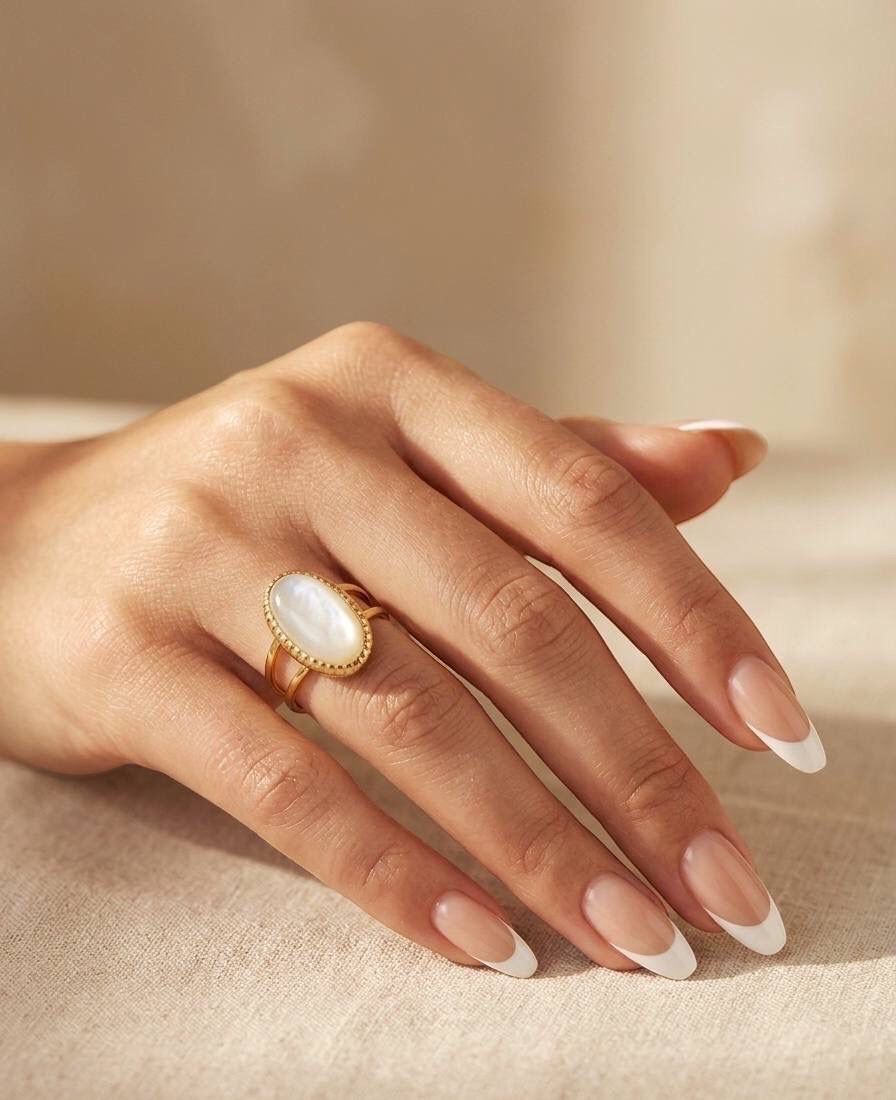 White stone OVAL - Ring