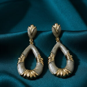 Oval grey & gold earring 2