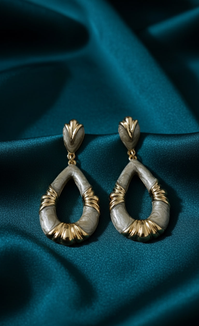 Oval grey & gold earring - Image 3