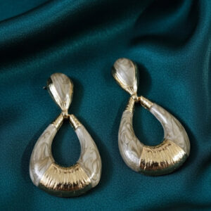 Oval grey & gold earring